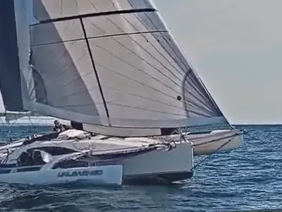 Farrier F32-RX folding trimaran