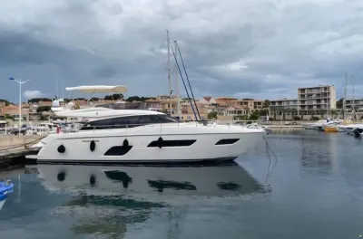 Ferretti 550