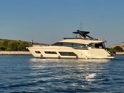 Ferretti 670
