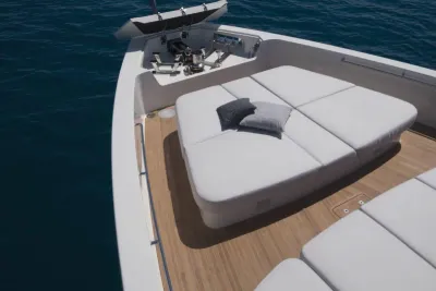 Ferretti Yachts Infynito 80 2025