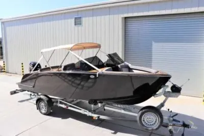 Flying Shark 5.7 Bowrider