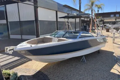 Four Winns H230