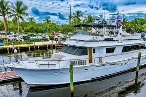 Free Spirit 80' Hatteras 1989