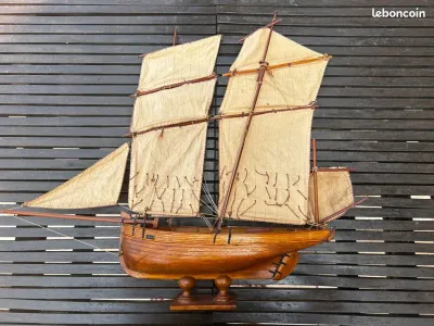 Grande maquette Bisquine de Granville en bois – voilier traditionnel – 60 cm