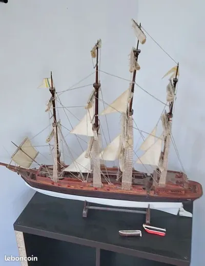 Grande maquette de voilier à 4 mâts 1m