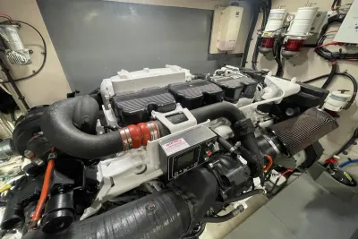Hatteras 70 Cockpit Motor Yacht 1991