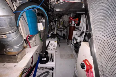 Hatteras 75 Cockpit Motor Yacht 2002