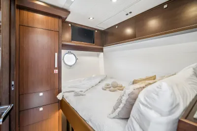 Hatteras 75 Sport Deck Motor Yacht 2000