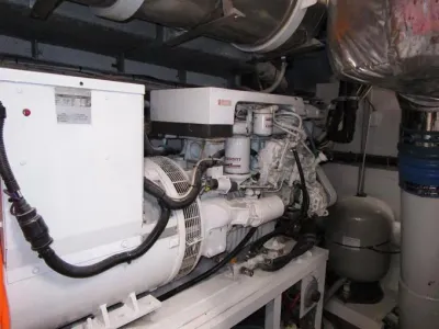 Hatteras 82 Convertible 1996