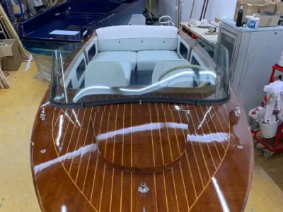 Holzboot-Klassiker mit E-Motor