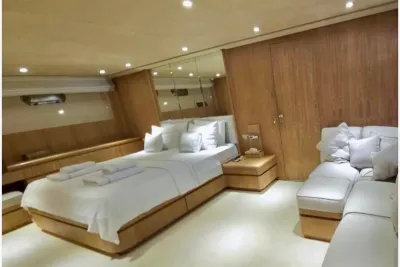 Horizon Explorer Yacht 2012