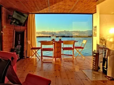 HT Houseboats HT10
