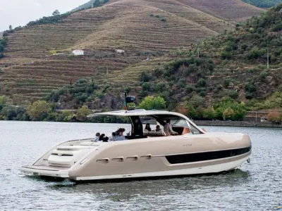 Invictus TT460