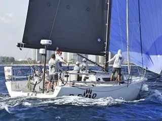 J/Boats J/121