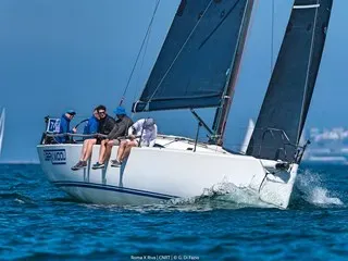 J/Boats J/121