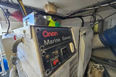 Jupiter 31 Center Console 2000
