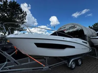 Karnic SL652 inkl. Yamaha F200XCA und Trailer