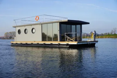 La Mare Apartboat XL Houseboat