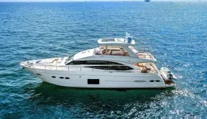 LA-Z-BUOY 72' Princess 2015