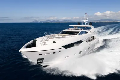 LADY VOLANTIS | Luxury Motor Yacht for Sale | C&N