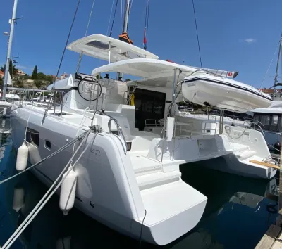 Lagoon 42