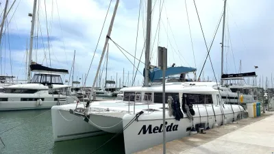 Lagoon 421