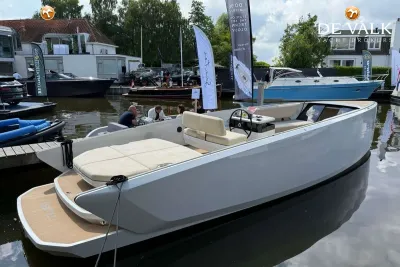 LUMEN E10 motor yacht for sale