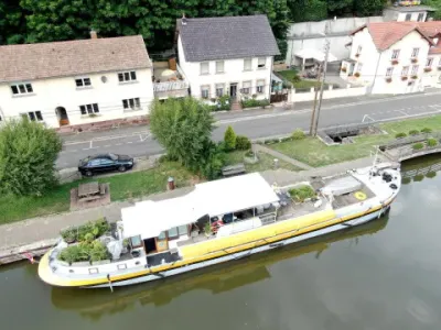 Luxemotor, Wohnschiff