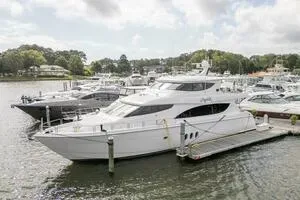 MAJESTIK 80' Hatteras 2007