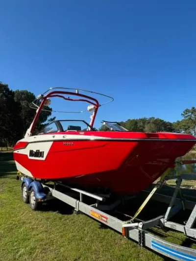 Malibu M220