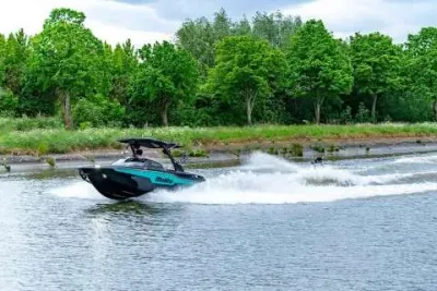Malibu Wakesetter M220