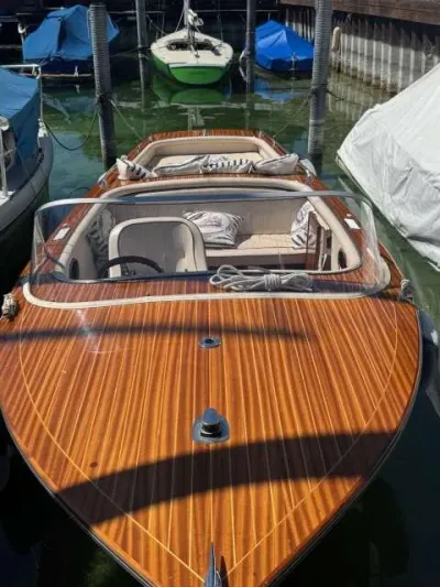 Marian Luxus-Elektroboot mit Mahagoni-Deck