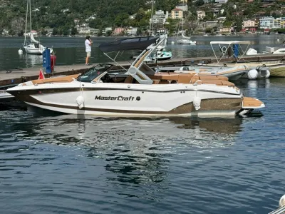 MasterCraft X24 | 2023 | White & Gold flakes