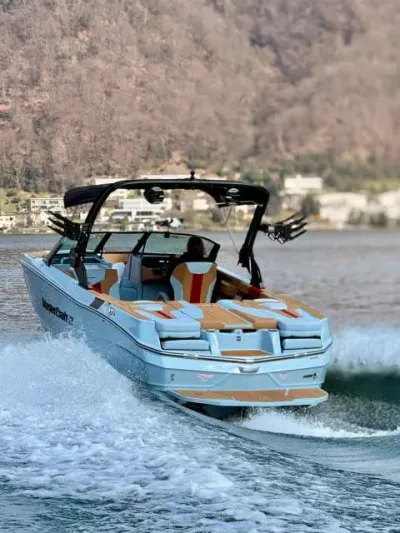 MasterCraft XT22 Wakeboard & Wakesurf