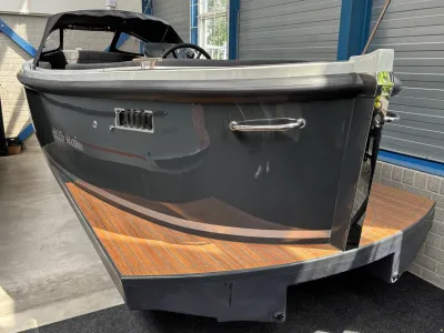 Maxima 650 Flying Lounge