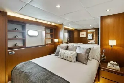 Meridian 441 Sedan 2013