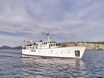 MIDNIGHT SUN | Luxury Motor Yacht for Sale | C&N