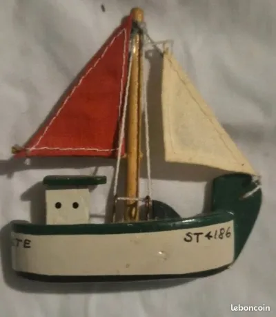 Miniature artisanale de voilier de pêche – Souvenir de Sète