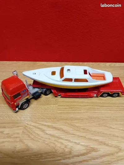 Miniature semi remorque volvo porte voilier majorette