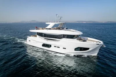 NUMARINE 22XP | Luxury Motor Yacht for Sale | C&N