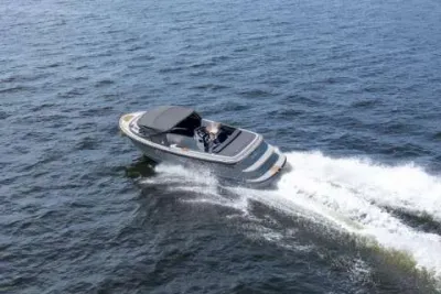 Oud Huijzer 740 TENDER met afsluitbare Cabine voor b