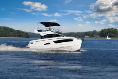 Parker 110 Monaco Flybridge