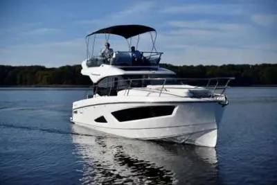 Parker Monaco 110 Flybridge 2 x 200 PS