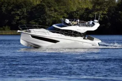 Parker Monaco 110 Flybridge