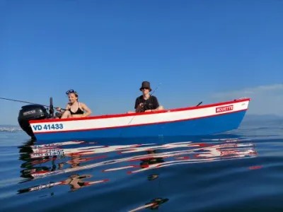 Petit bateau à moteur