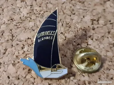 Pin's époxy GAULOISES BLONDES - BATEAU, VOILIER (D320)