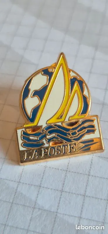 Pin's LA POSTE voiliers ⛵️ ⛵️ Siglé TOSCA
