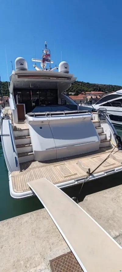 Princess V72