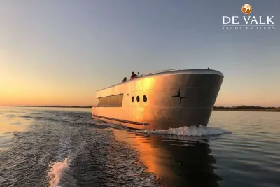 QROOZ FLOATING APPARTMENT HOUSEBOAT motor yacht for sale