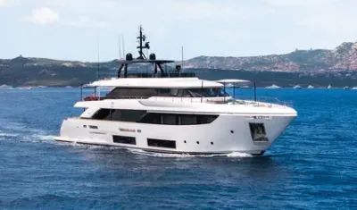 QUEEN J III 108' Custom Line 2024